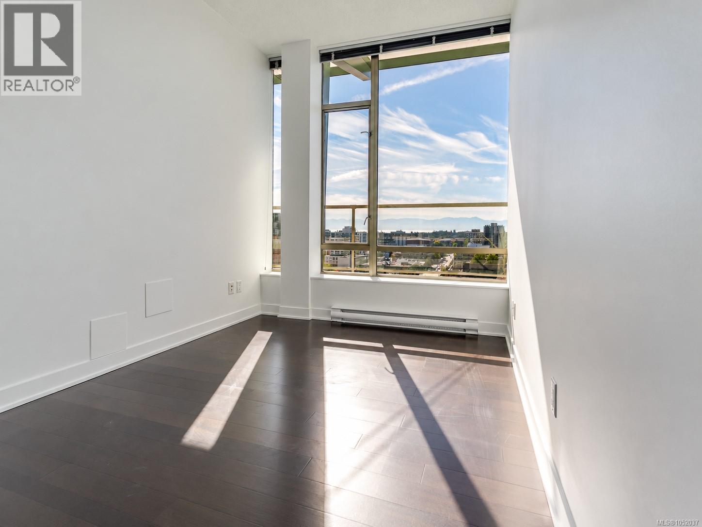 PH 1501 760 Johnson Street, Victoria