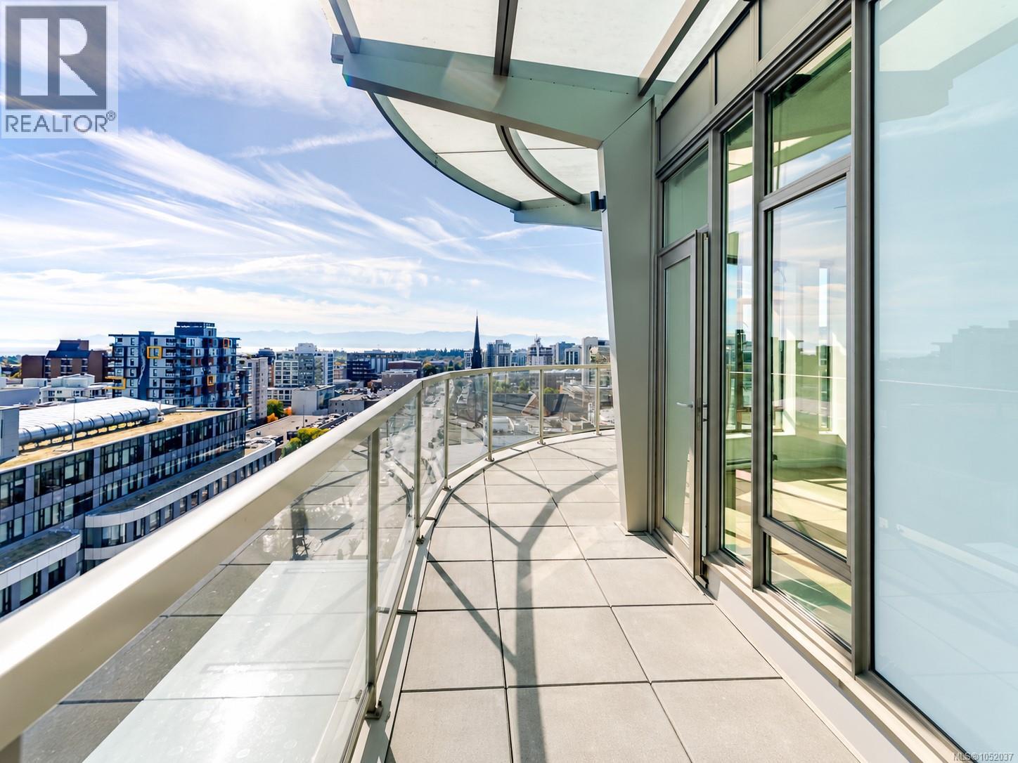 PH 1501 760 Johnson Street, Victoria