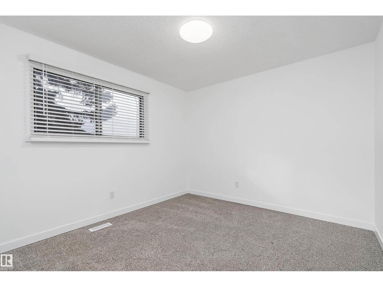 8612 30 AV NW - 17