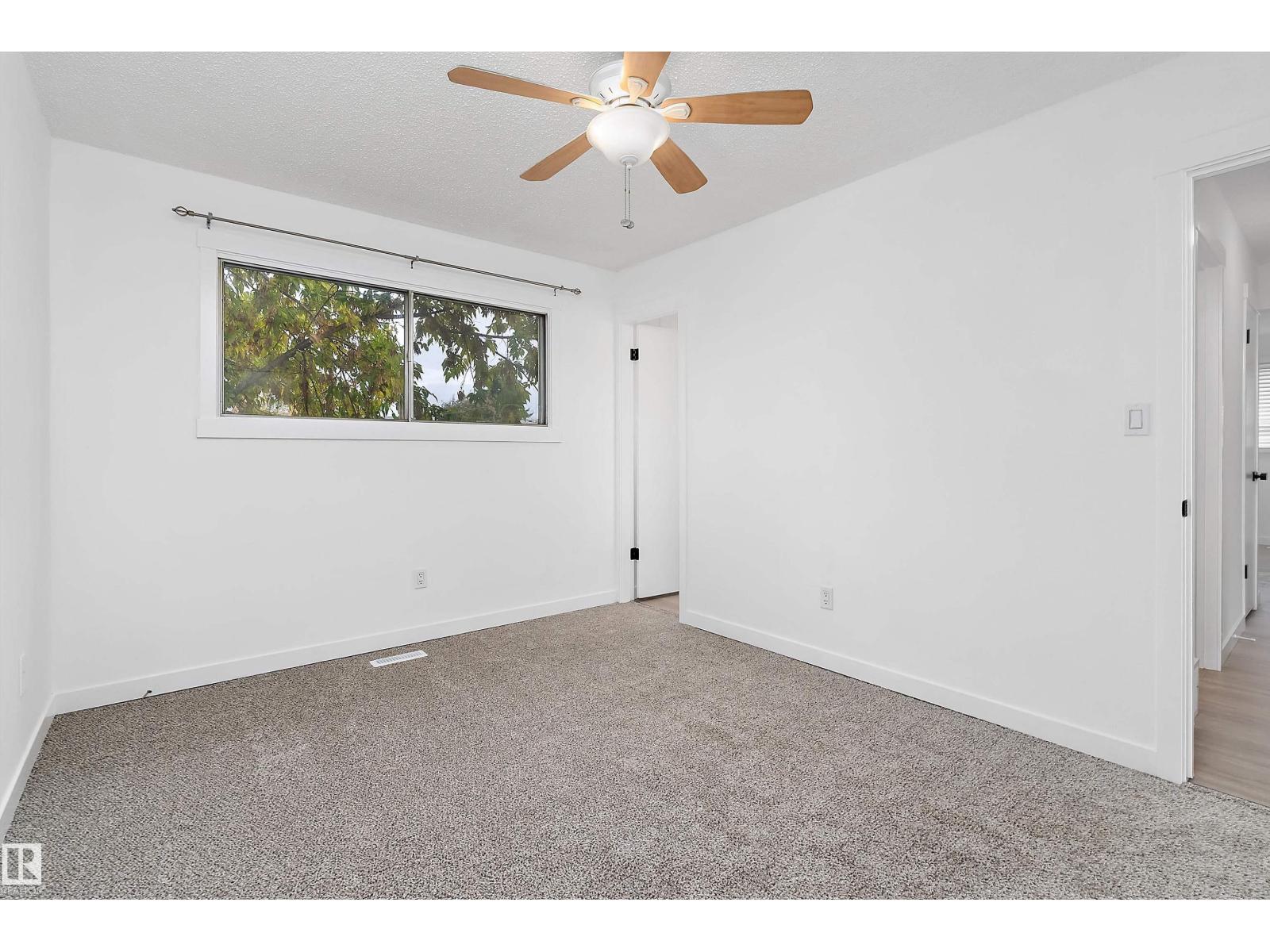 8612 30 AV NW - 13