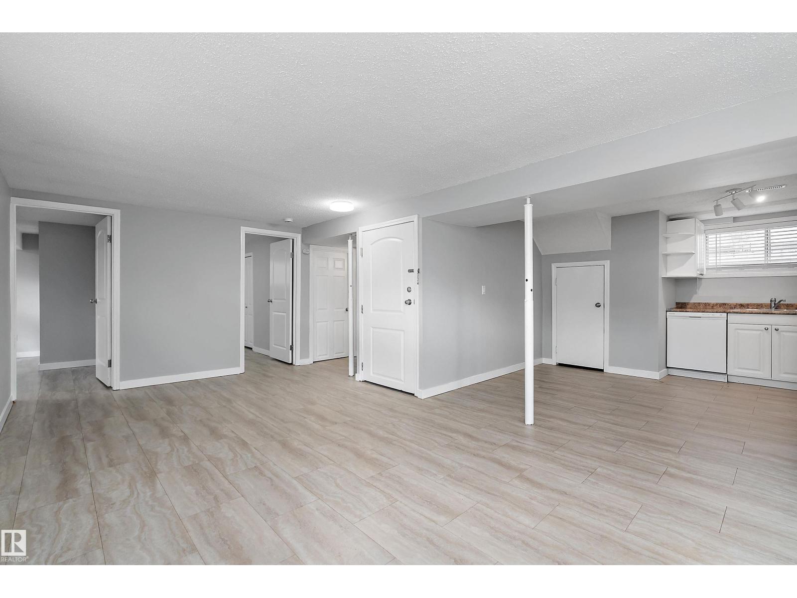 8612 30 AV NW - 41