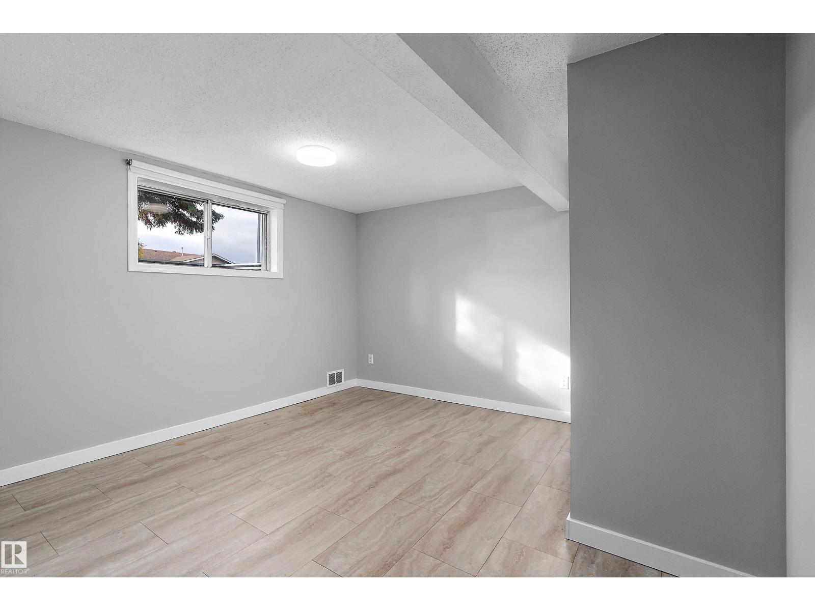 8612 30 AV NW - Image 43