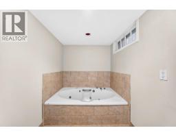 466 22 Avenue NW - photo 23