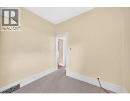 466 22 Avenue NW - photo 15
