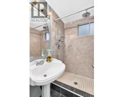 466 22 Avenue NW - photo 14
