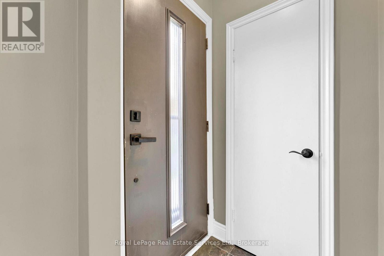 MAIN FLOOR - 65 CUMMING COURT, Hamilton (Ancaster) — photo 2