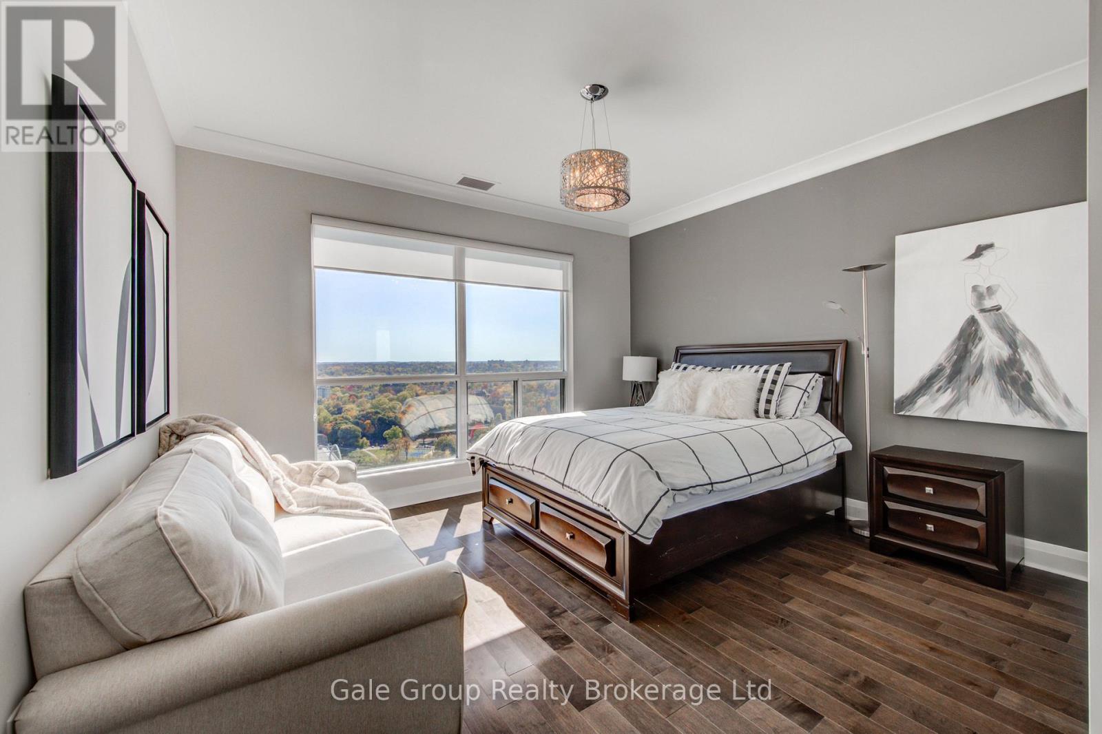 330 Ridout Street North — photo 15