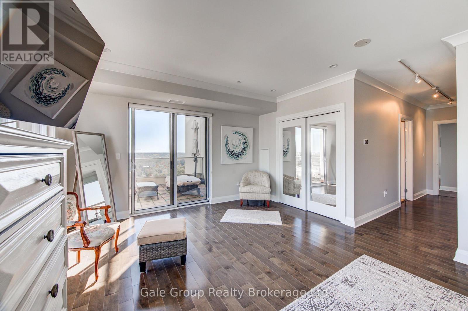 330 Ridout Street North — photo 24