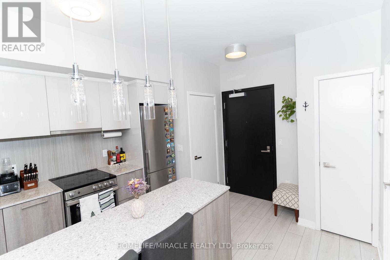 31 Tippett Road — photo 4