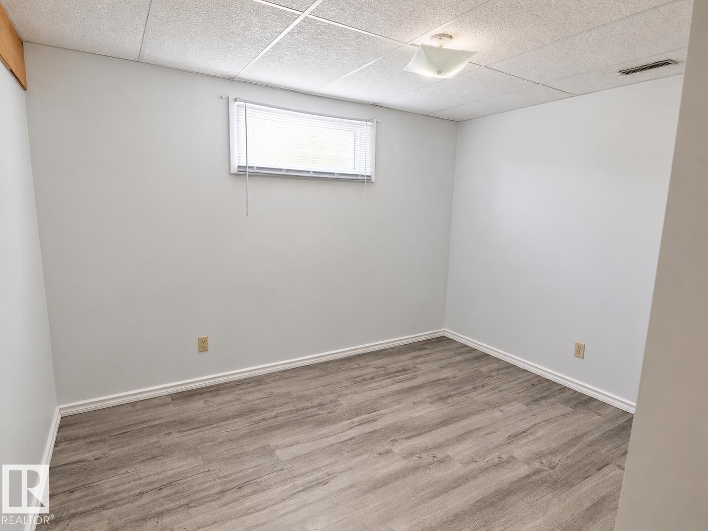 5919 53 AVE - 18