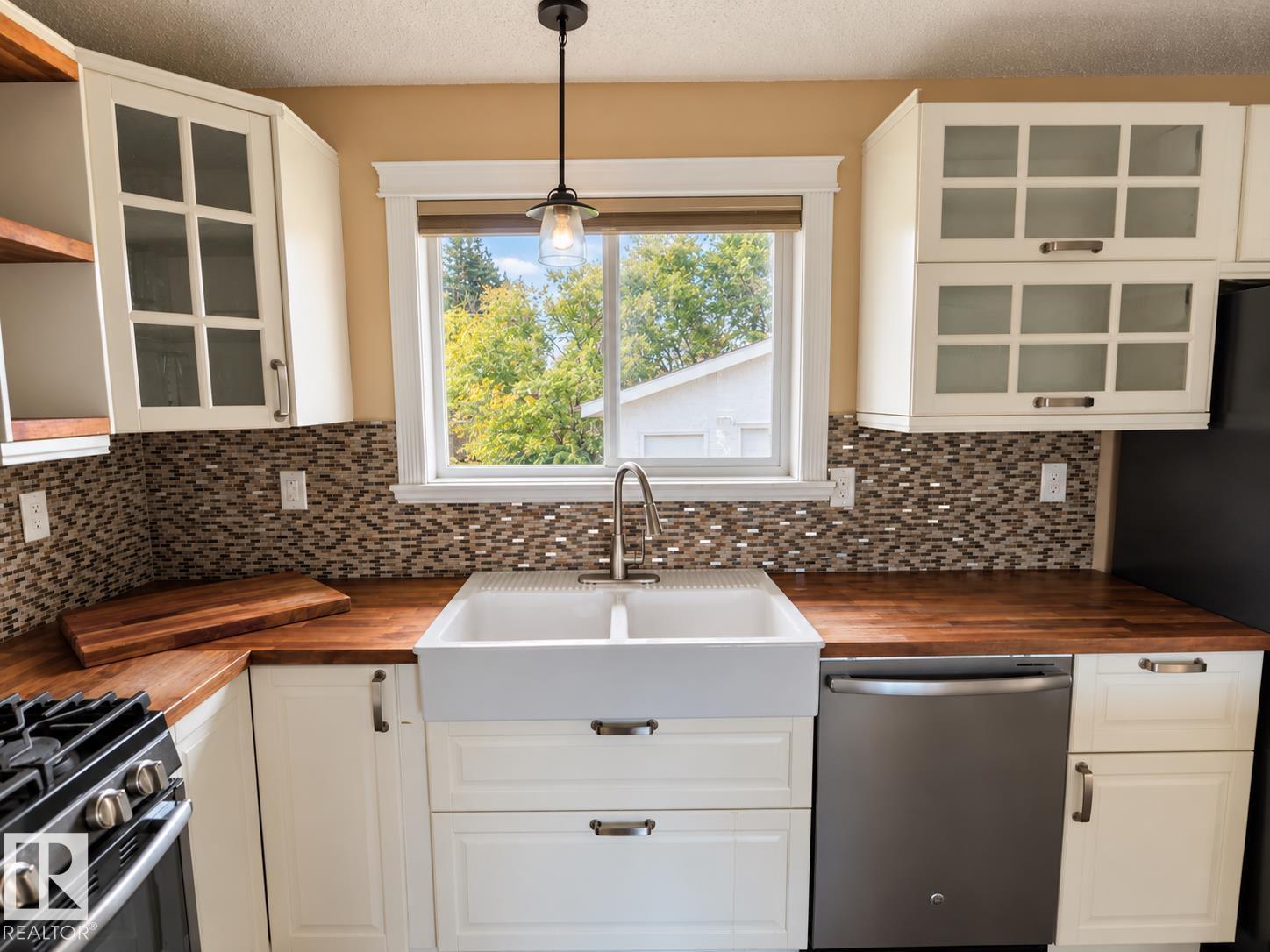 5919 53 AVE - 7