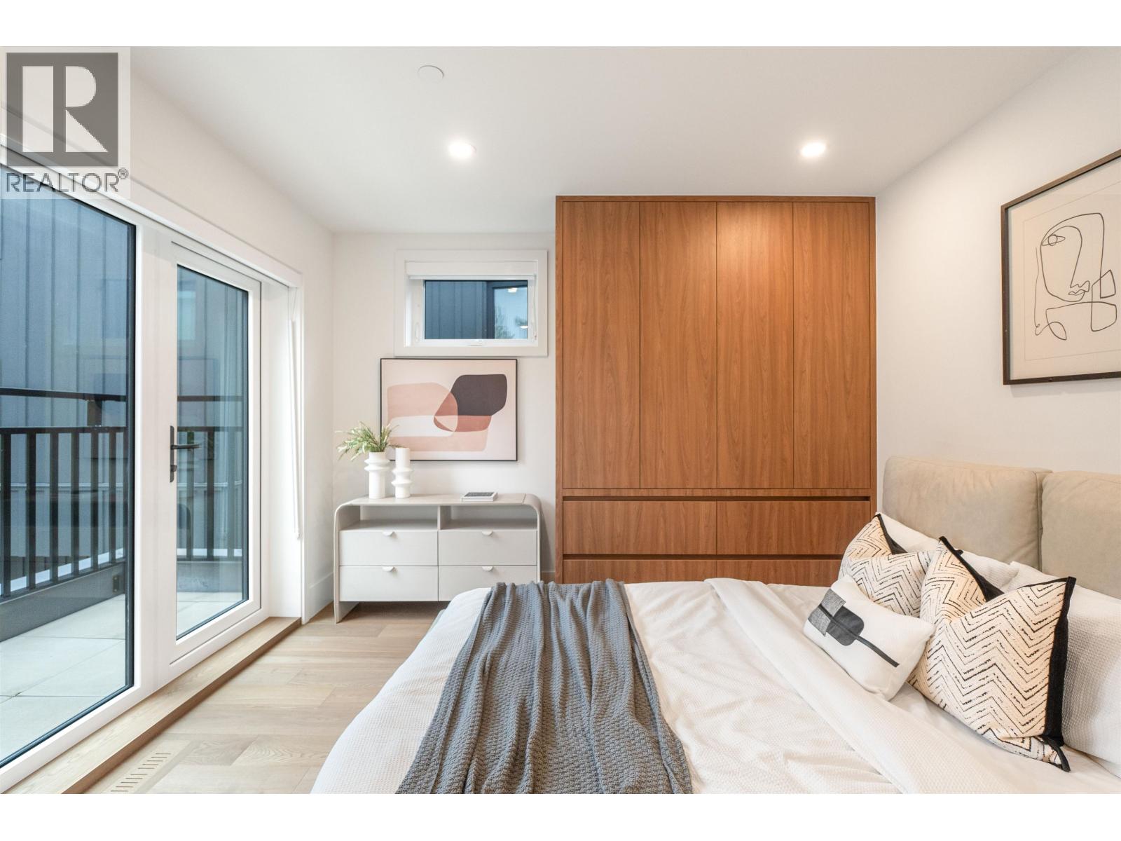 Photo of 3 950 W 57TH AVENUE 17