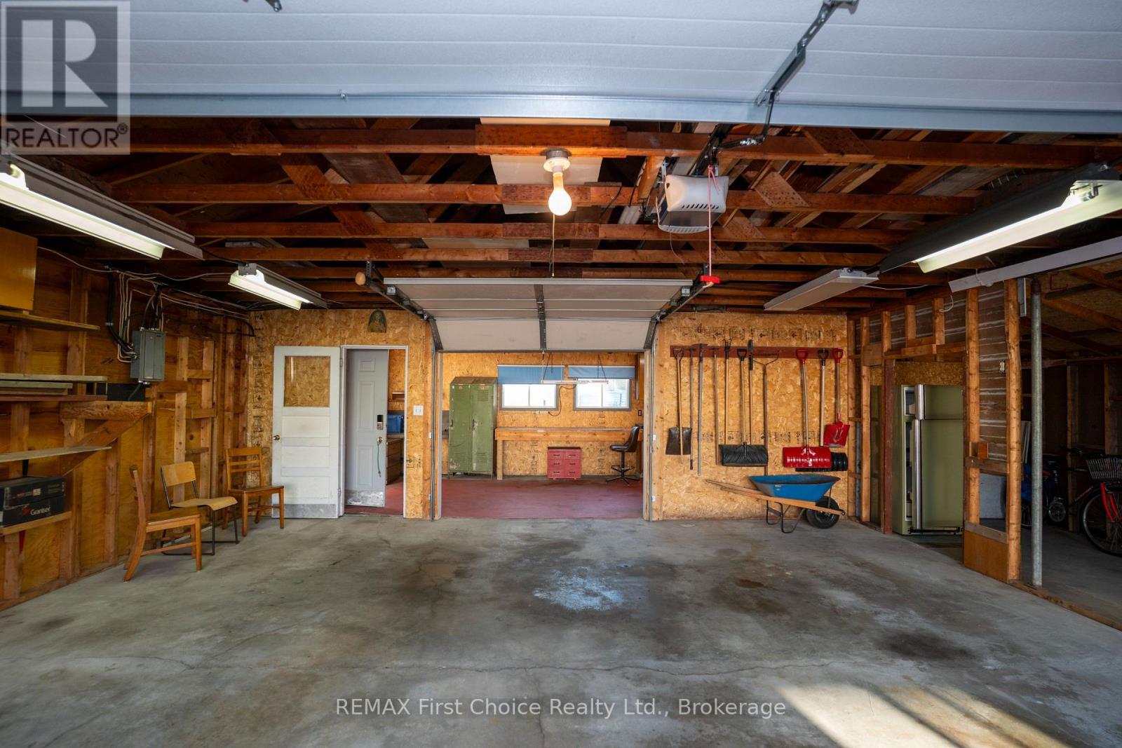 942 Crowe Avenue — photo 37