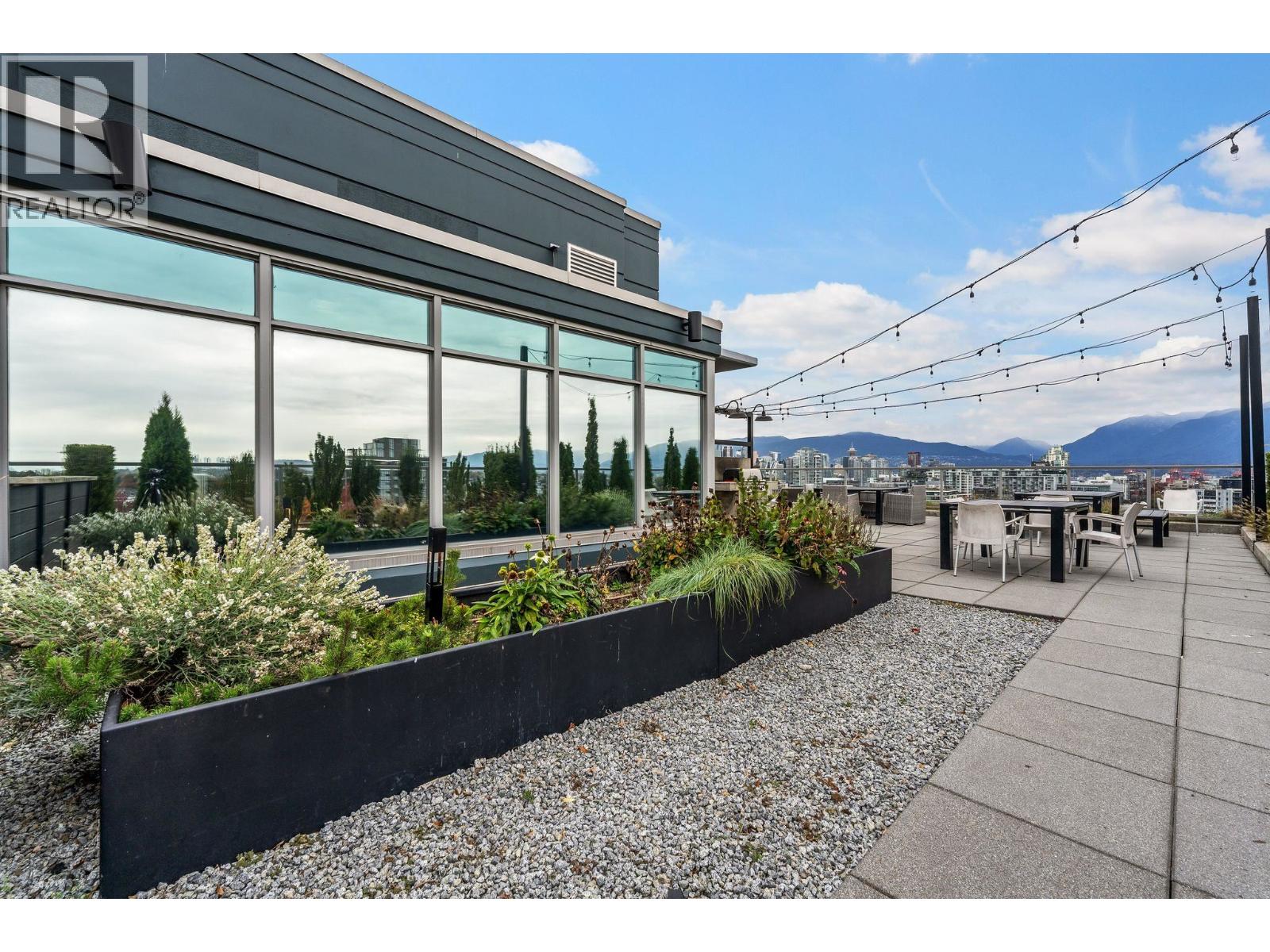 Photo of 256 250 E 6TH AVENUE 33