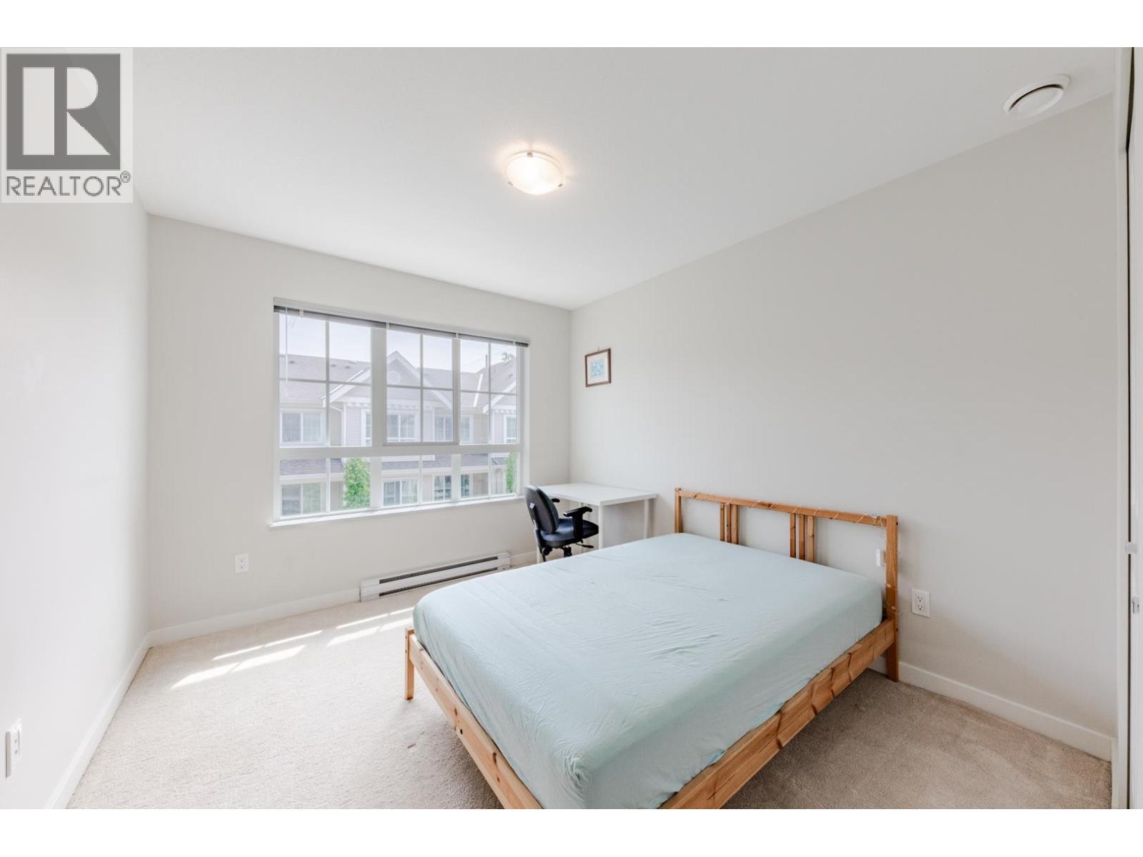 Photo of 54 5510 ADMIRAL WAY 22