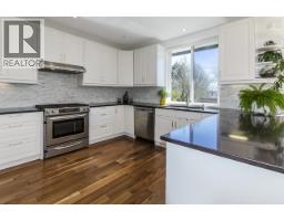 1075 Adderley Street, North Vancouver, BC V7L1T4 Photo 11