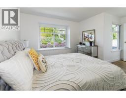 1075 Adderley Street, North Vancouver, BC V7L1T4 Photo 16