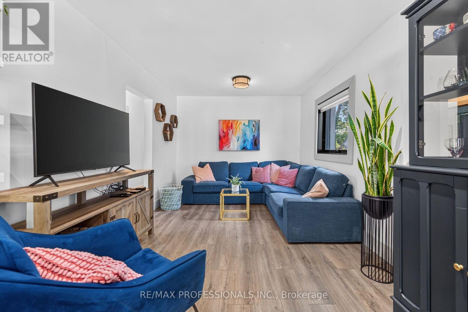 17 HOLLYDENE ROAD - 13