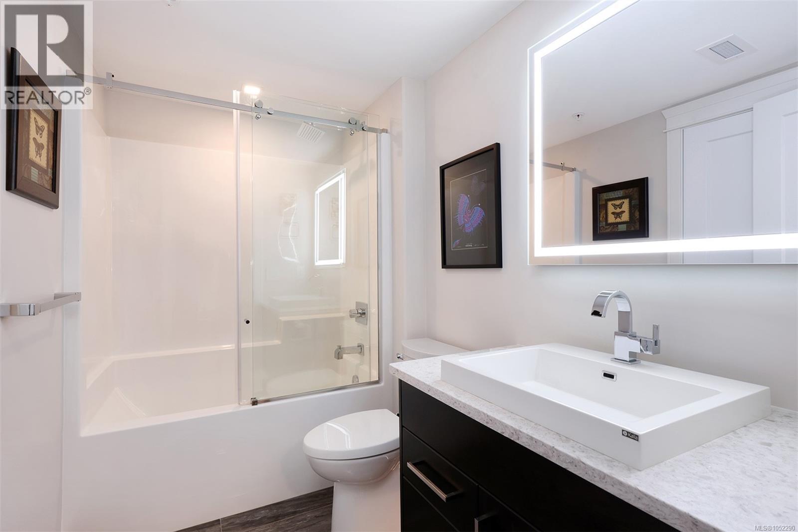 #208 1700 Balmoral Ave - 33