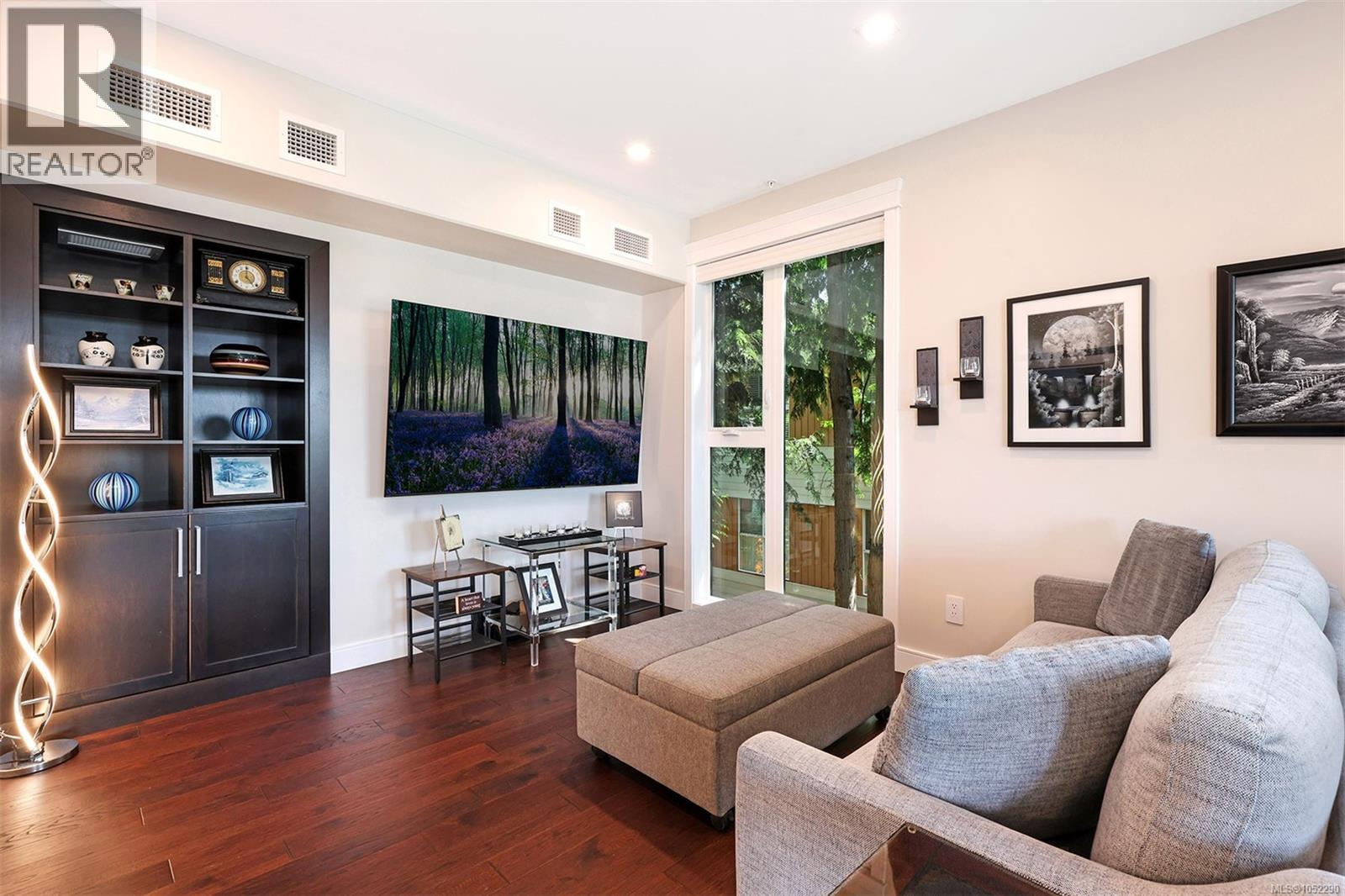 #208 1700 Balmoral Ave - 8