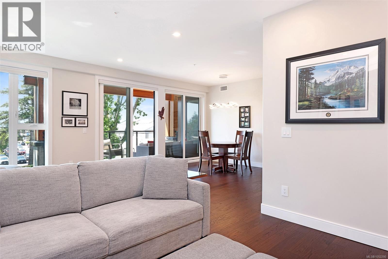 #208 1700 Balmoral Ave - 25