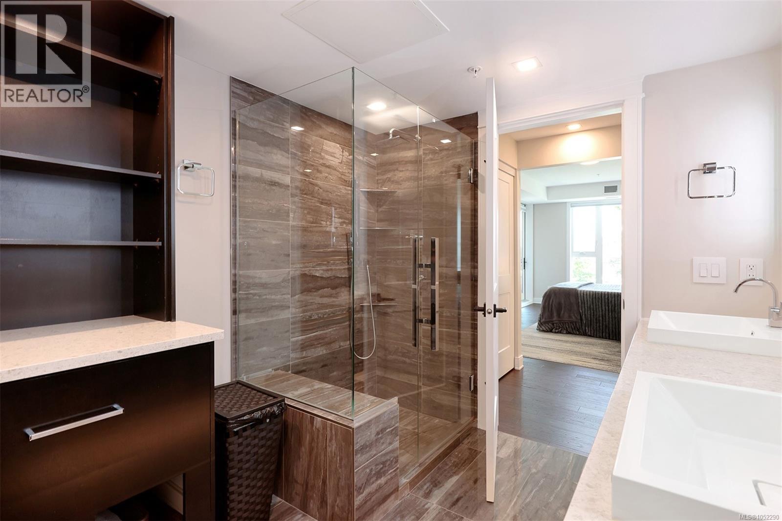 #208 1700 Balmoral Ave - 30