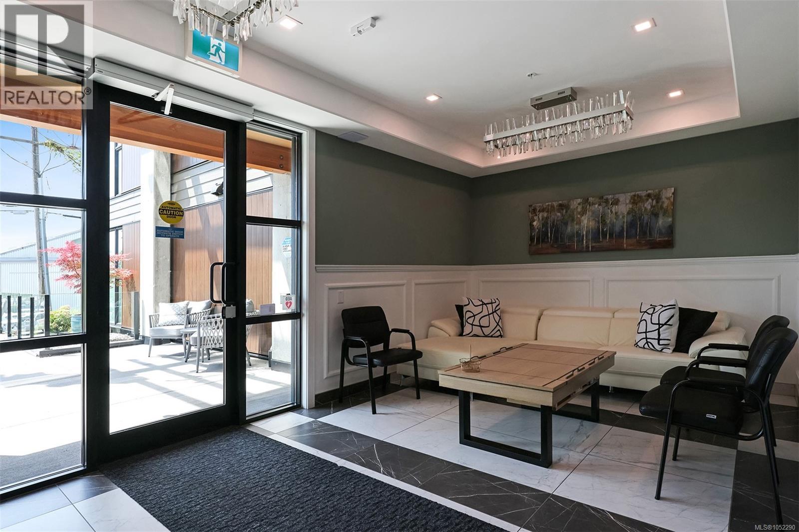 #208 1700 Balmoral Ave - 17