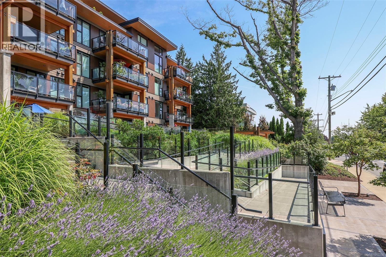 #208 1700 Balmoral Ave - 15