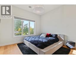 1906 43 Avenue SW - photo 16