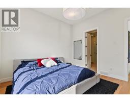 1906 43 Avenue SW - photo 18