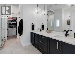 1906 43 Avenue SW - photo 20