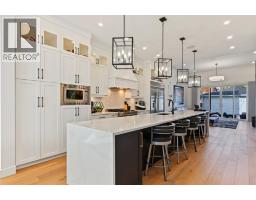 1906 43 Avenue SW - photo 3