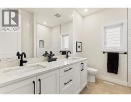 1906 43 Avenue SW - photo 24