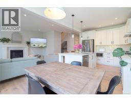Living room - 10372 Resthaven Dr, Sidney, BC V8L3H3 Photo 12