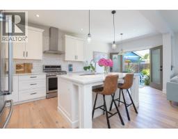 10372 Resthaven Dr, Sidney, BC V8L3H3 Photo 14