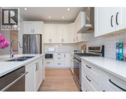 10372 Resthaven Dr, Sidney, BC V8L3H3 Photo 15