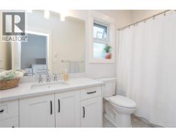 10372 Resthaven Dr, Sidney, BC V8L3H3 Photo 30