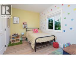 10372 Resthaven Dr, Sidney, BC V8L3H3 Photo 31