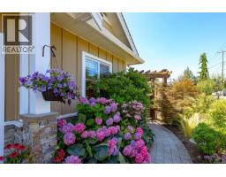 10372 Resthaven Dr, Sidney, BC V8L3H3 Photo 35