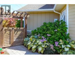 10372 Resthaven Dr, Sidney, BC V8L3H3 Photo 37