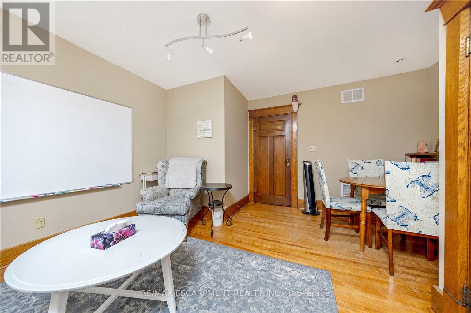 142 Martin Street — photo 18