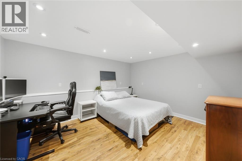 16 REDWOOD Court - 27