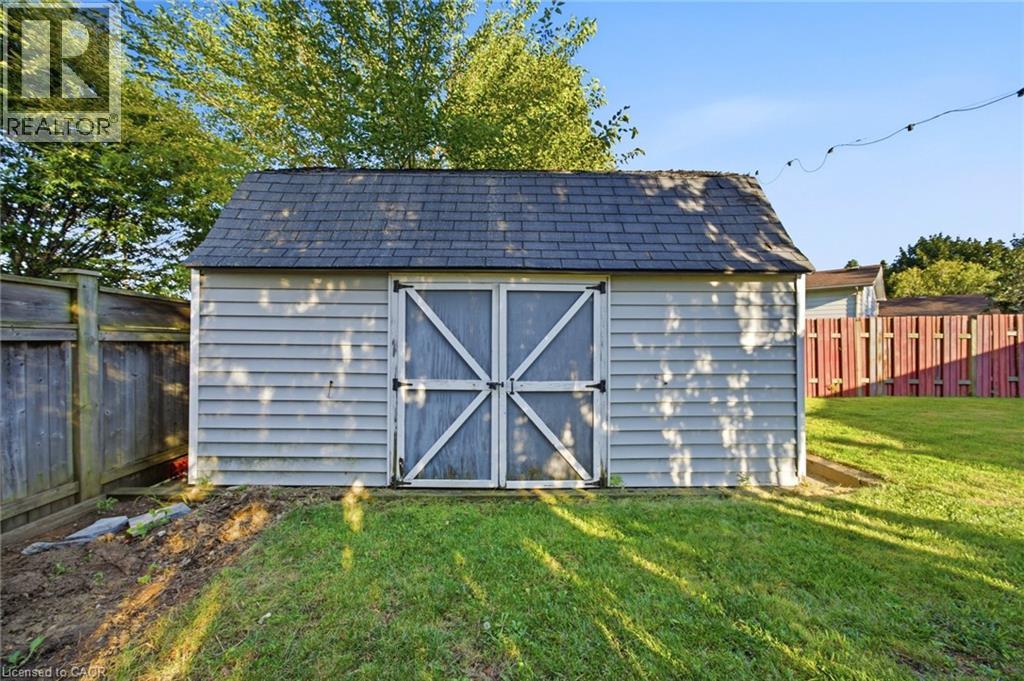 16 Redwood Court — photo 36