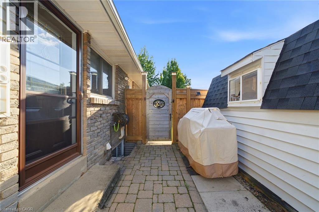 16 Redwood Court — photo 38