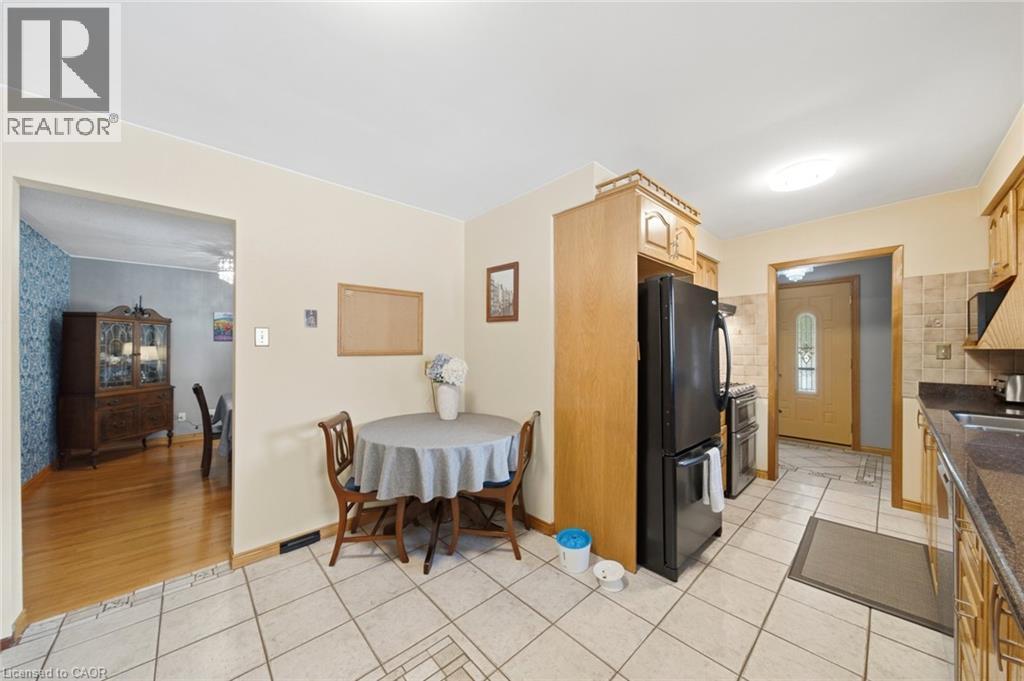 16 REDWOOD Court - 8