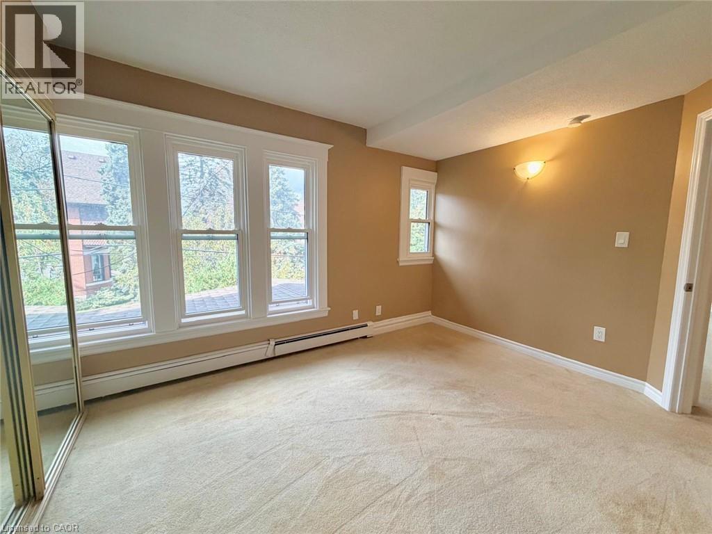 241 Macnab Street South — photo 13