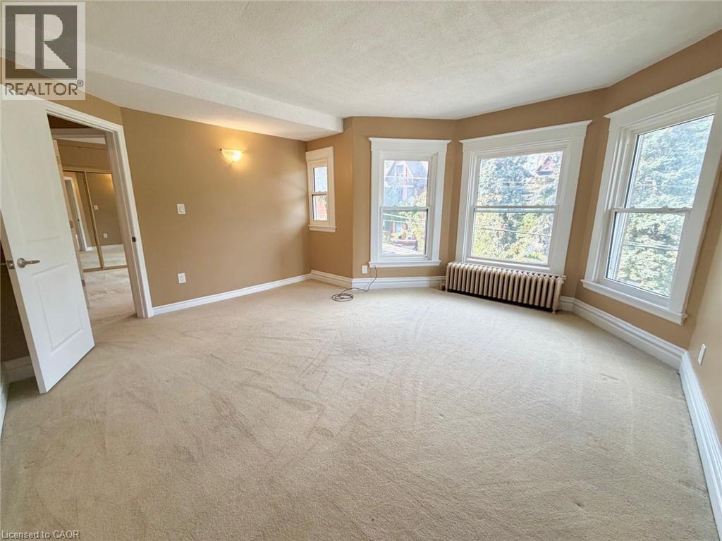 241 Macnab Street South — photo 14