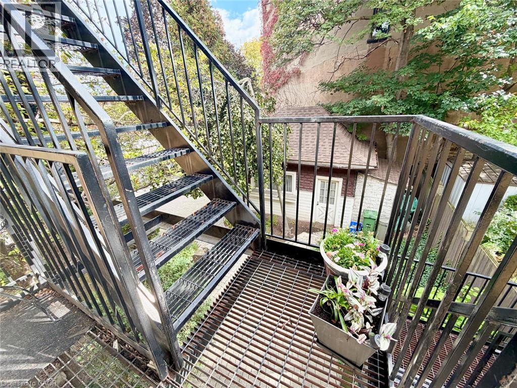 241 Macnab Street South — photo 16
