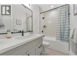 1 930 Falaise Cres, Saanich, BC V8Y1A3 Photo 18