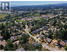 1 930 Falaise Cres, Saanich, BC V8Y1A3 Photo 23